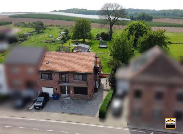 Gedeelde gerenoveerde eengezinswoning met 4 slaapkamers in Mechelen-Bovelingen