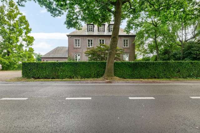 Zéér ruime villa met 6 slaapkamers en riante tuin met tennisveld