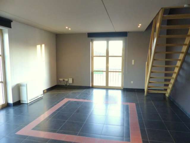 Duplex-app. met 2 slpk., terras en garage in Herk-de-Stad.