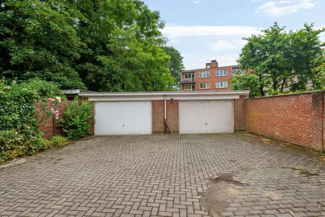 Eigendom bestaande uit 2 appartementen met 2 garages