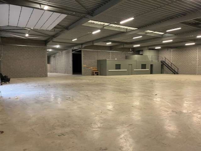 750m² opslagruimte met kantoor