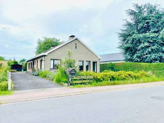 Charmante, te renoveren bungalow in Petegem-aan-de-Leie