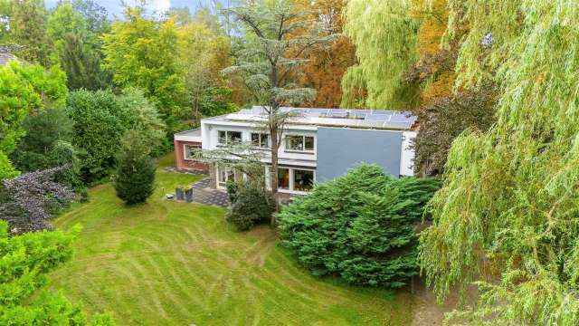 Bosrijke villa met 5 slaapkamers op 24a grond