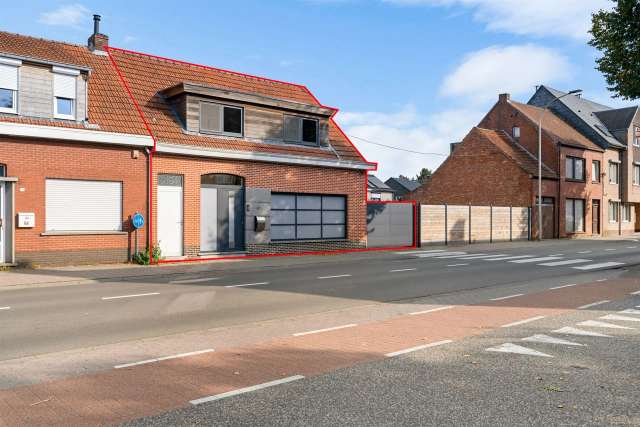 Gerenoveerde gezinswoning met 3 slaapkamers en garage