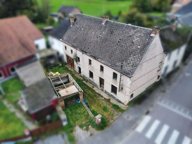 Te renoveren gebouw met 2 appartementen in Fumal