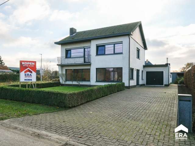 Mooie, vernieuwde gezinswoning met inpandige garage en tuin