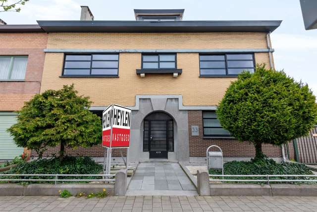 Karaktervolle woning (342m2) met 6 slpk en zwembad