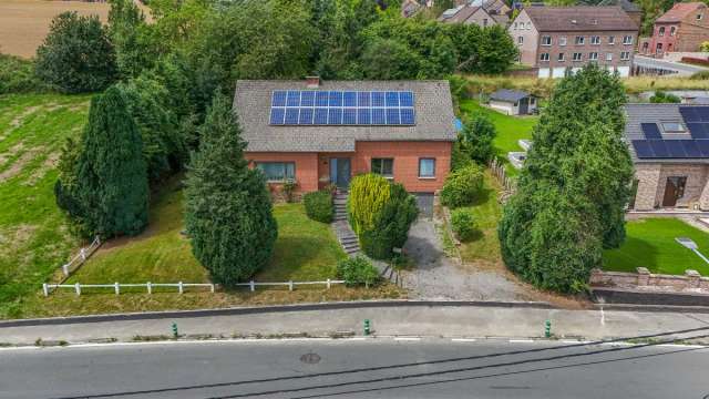 Charmante villa met 4 slaapkamers in Vedrin