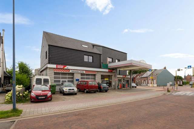 Huis met garage en duplex woonst