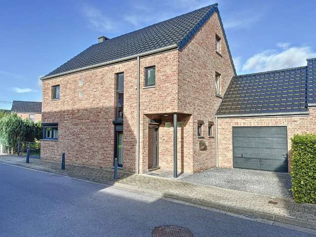 Schitterend nieuw huis met 4 tot 6 slaapkamers aan Huy